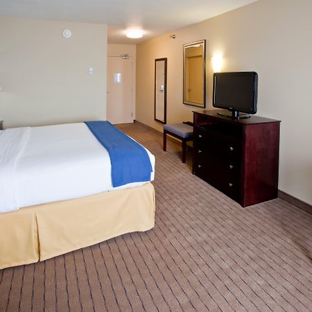 Holiday Inn Express Hotel & Suites Shelbyville By Ihg Номер фото