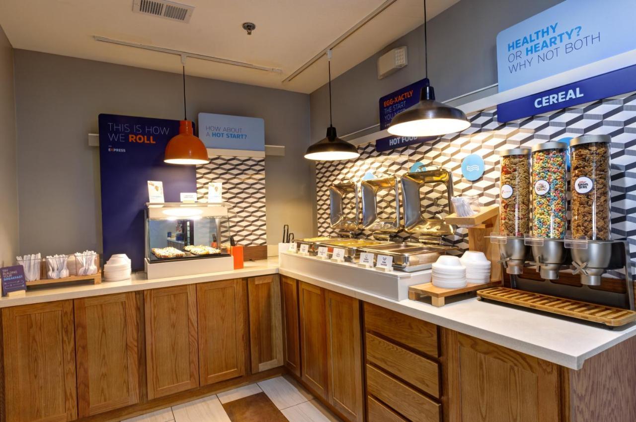 Holiday Inn Express Hotel & Suites Shelbyville By Ihg Экстерьер фото