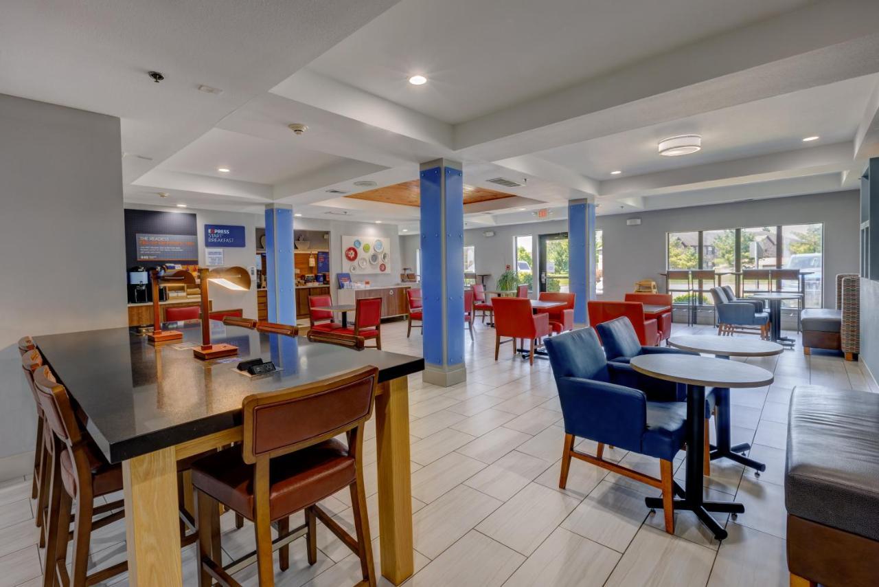Holiday Inn Express Hotel & Suites Shelbyville By Ihg Экстерьер фото
