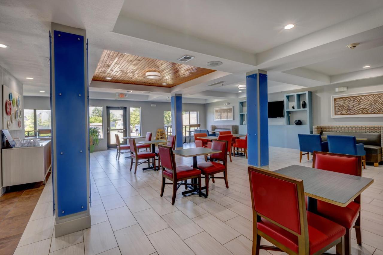 Holiday Inn Express Hotel & Suites Shelbyville By Ihg Экстерьер фото